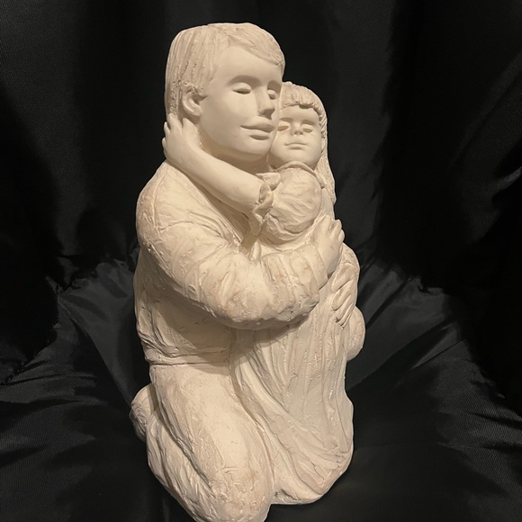 Daddy’s Little Girl Statue by Austin Sculpture great to give for Father’s Day! - Picture 2 of 3